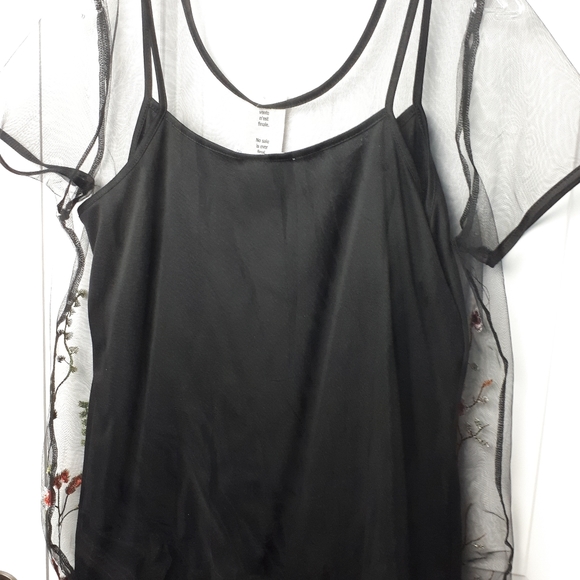 Rickis top with garden embriodery. - Picture 3 of 3